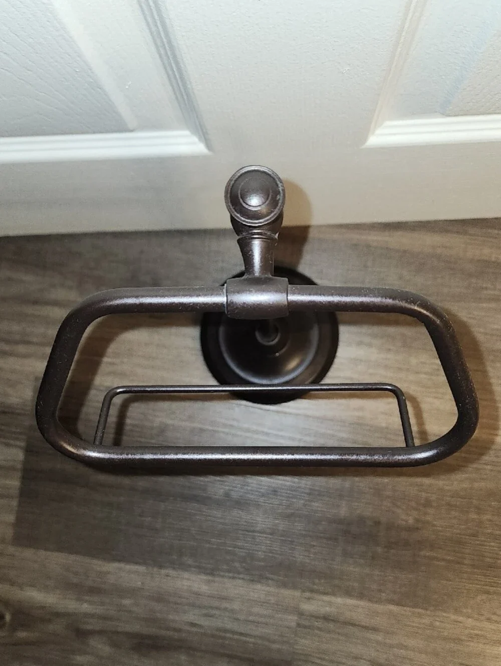 NWOT Oil-Rubbed Bronze Freestanding Towel Stand